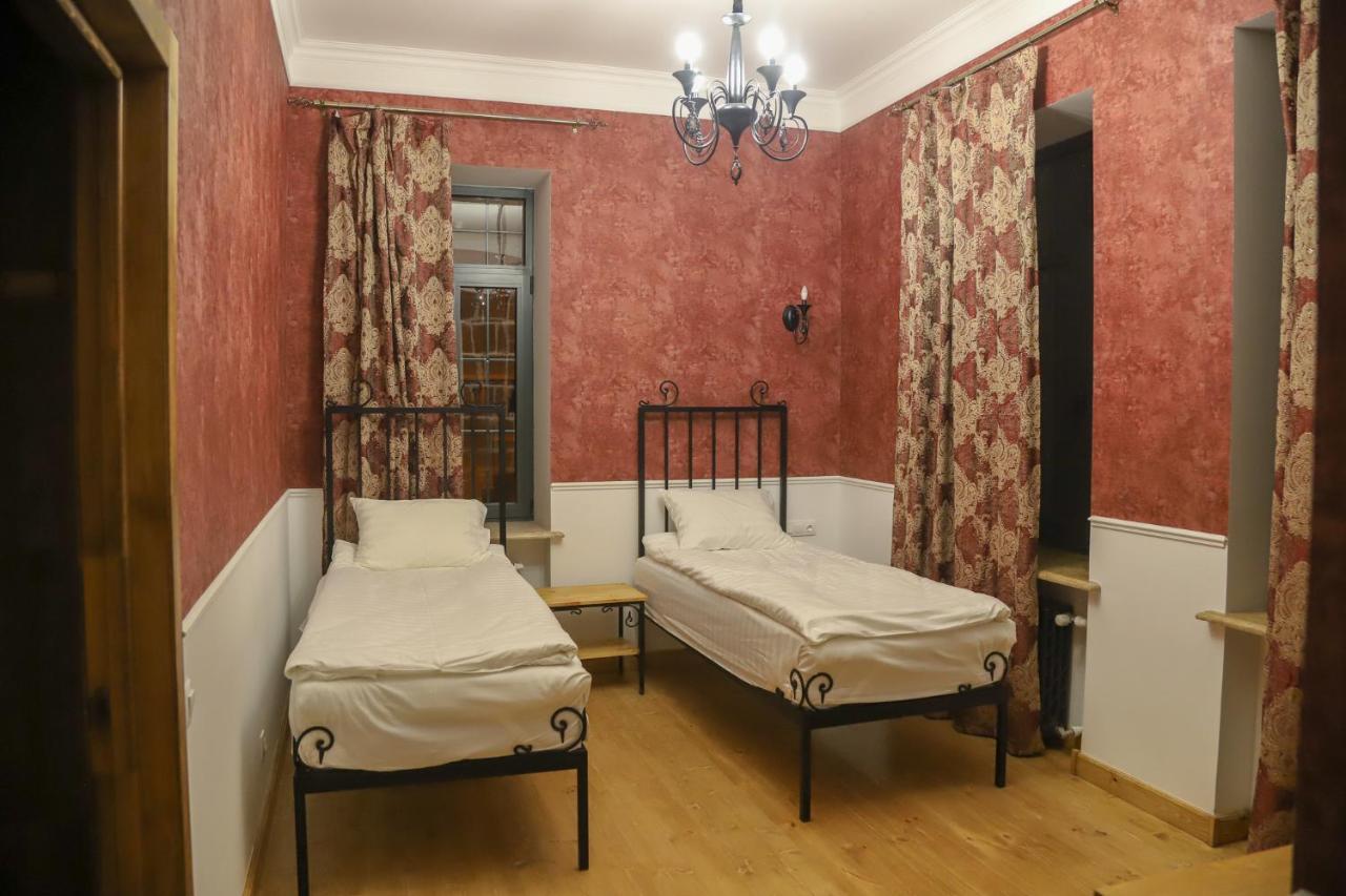 Nur Guest House Ґюмрі Екстер'єр фото