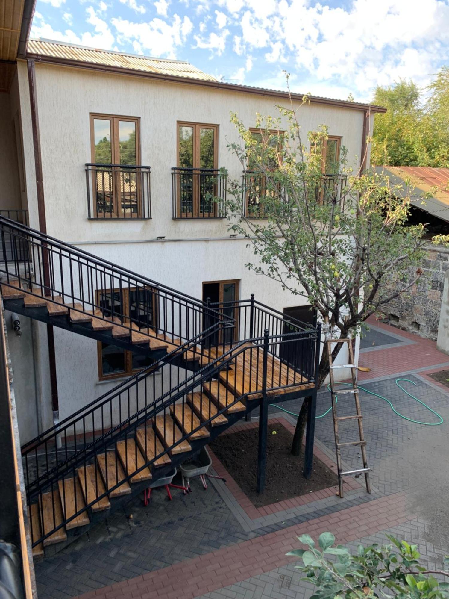 Nur Guest House Ґюмрі Екстер'єр фото